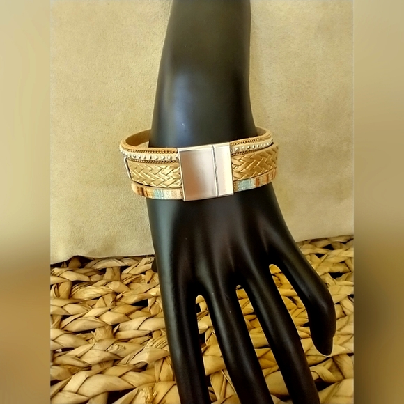 Bracelet Three strand Joined Magnet Navajo Bracelet NWOT - Picture 4 of 14